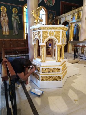 Βάψιμο και επιχρύσωμα εικονοστασίου στον Ιερό Ναό Αγίων Παμμεγίστων Ταξιαρχών Καλαμαριάς ()
