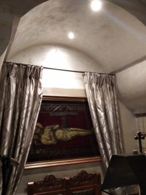 Διακόσμηση και τεχνοτροπία τοίχων στον Ιερό Καθεδρικό Ναό Αγίου Νικολάου