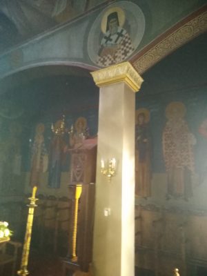 Διαμόρφωση κολώνας και επιχρύσωμα γωνιόκρανου στον Ιερό Ναό Κοιμήσεως Της Θεοτόκου στο Φοίνικα